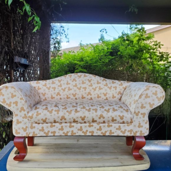 Mickey Pet Couch - Picture 1 of 7